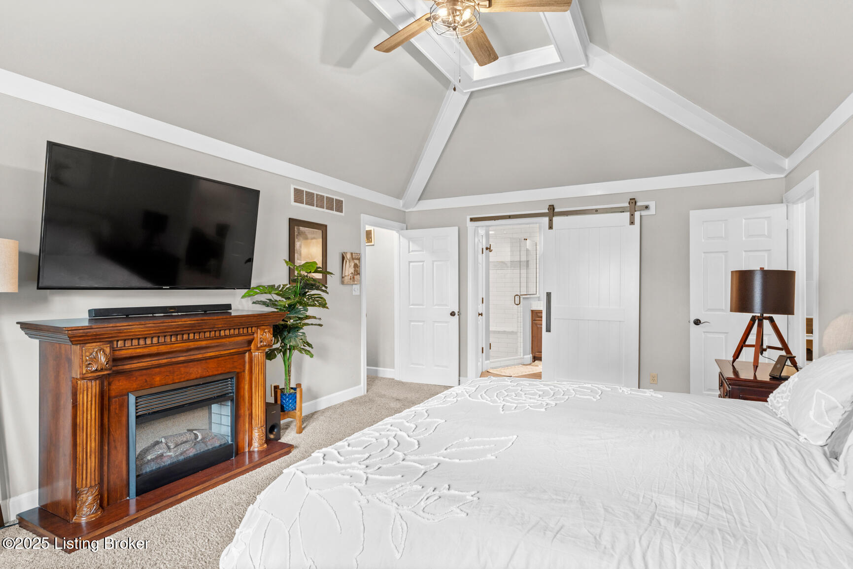 8809 Linn Station Rd, Louisville, Kentucky image 23