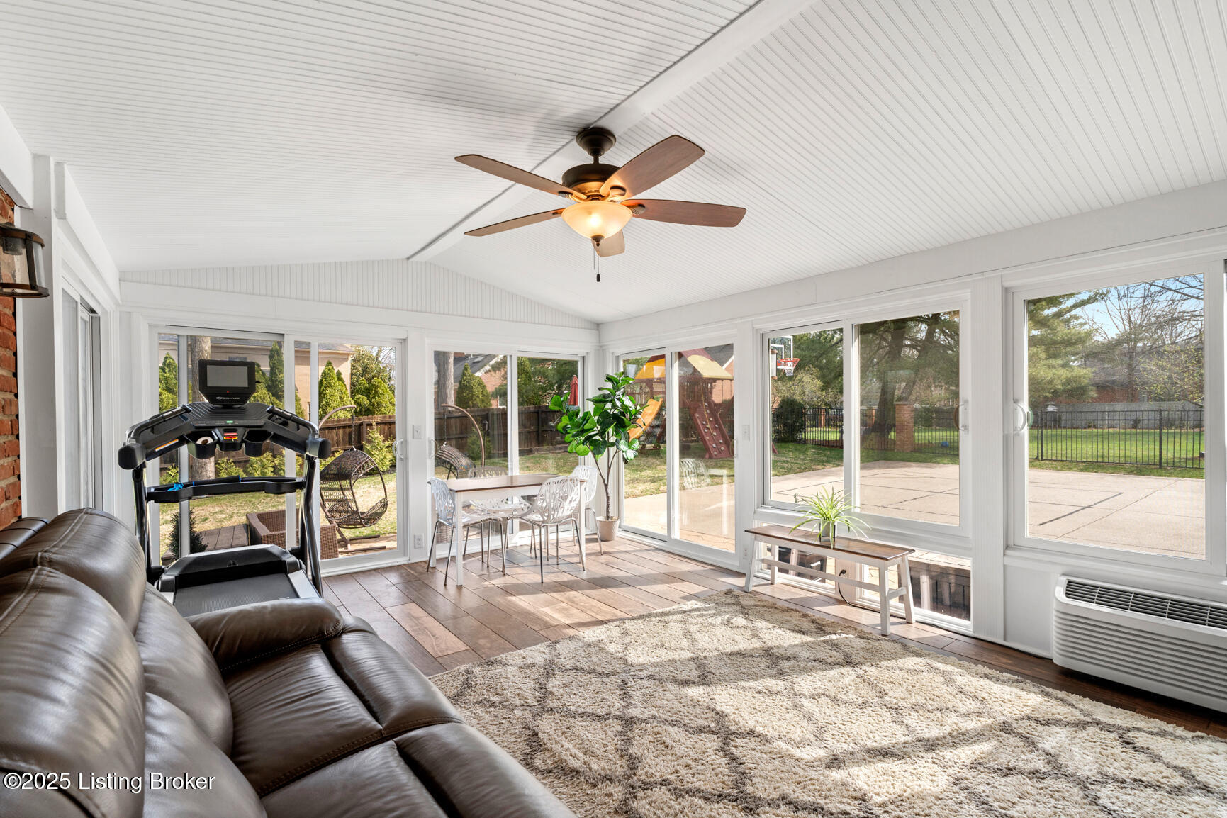8809 Linn Station Rd, Louisville, Kentucky image 19