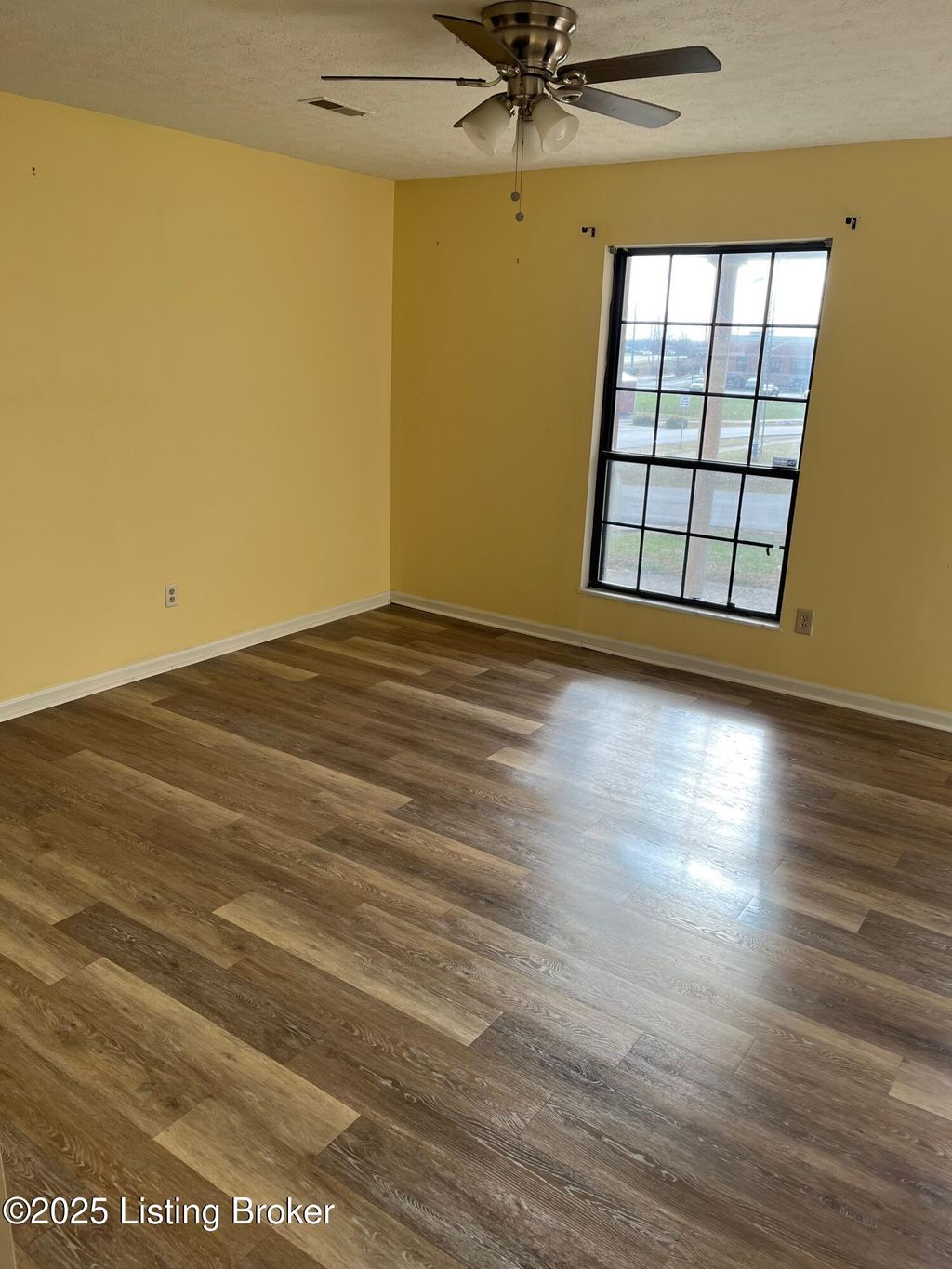 Photo of 1012B Windview Pl, Elizabethtown, KY 42701 (MLS # 1705672)