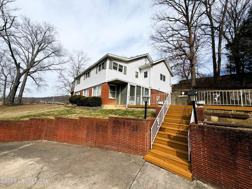 Photo of 811 S Park Rd, Louisville, KY 40118 (MLS # 1710425)
