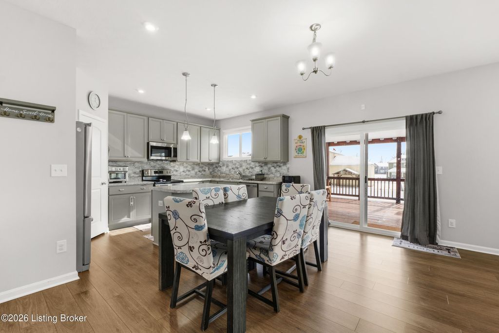 Photo of 518 Williamsburg Dr, Mt Washington, KY 40047 (MLS # 1708160)