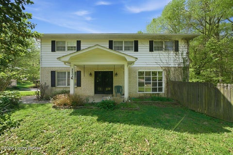 Photo of 2804 Timber Hills Rd, Louisville, KY 40214 (MLS # 1730976)