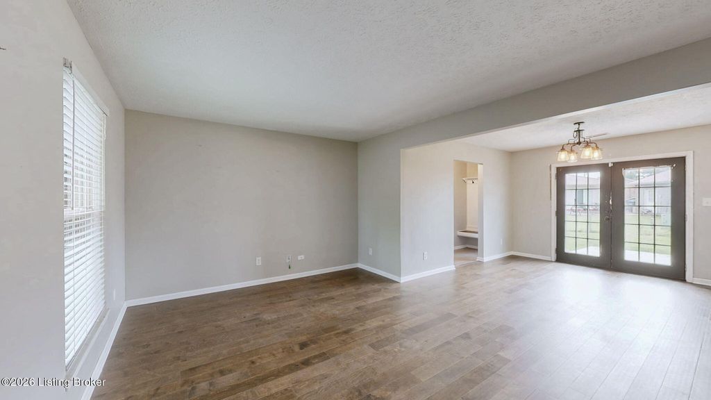 Photo of 10803 Corbin Ct, Louisville, KY 40229 (MLS # 1715882)