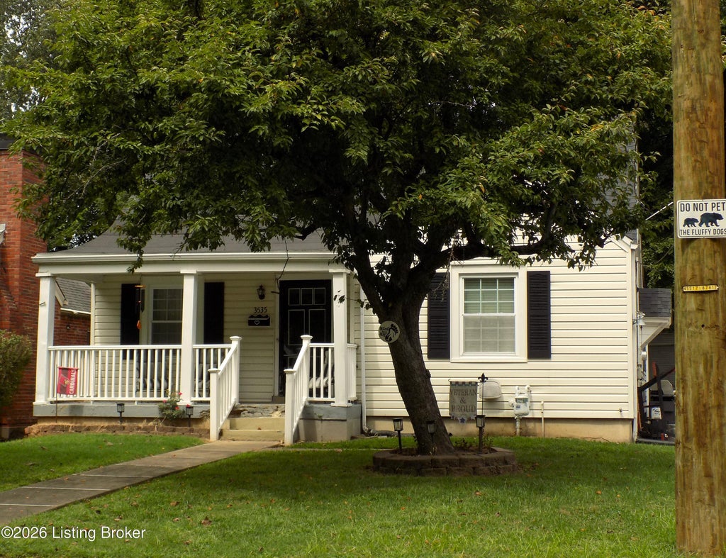 Photo of 3535 Warner Ave, Louisville, KY 40207 (MLS # 1729352)