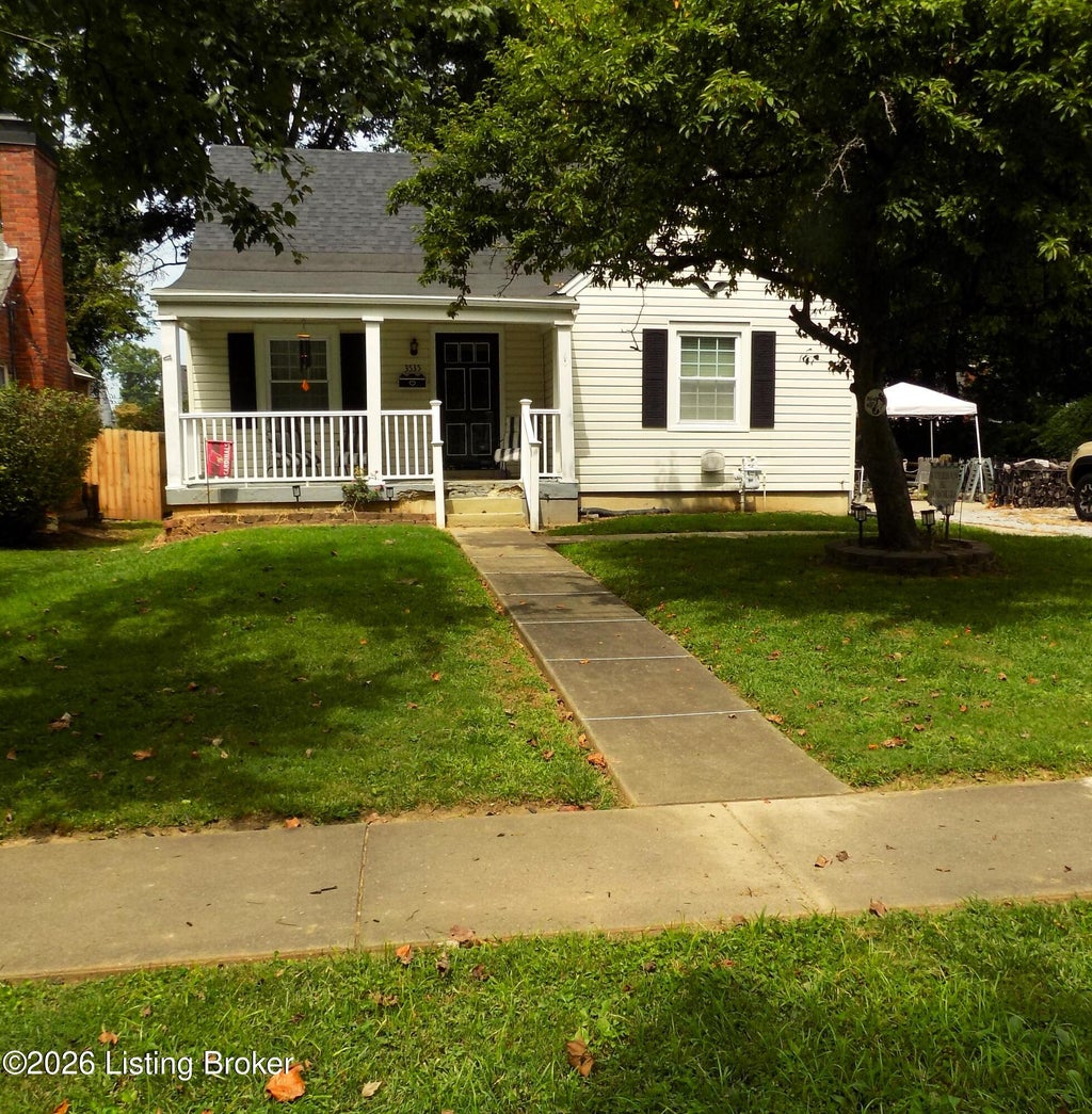 Photo of 3535 Warner Ave, Louisville, KY 40207 (MLS # 1729352)