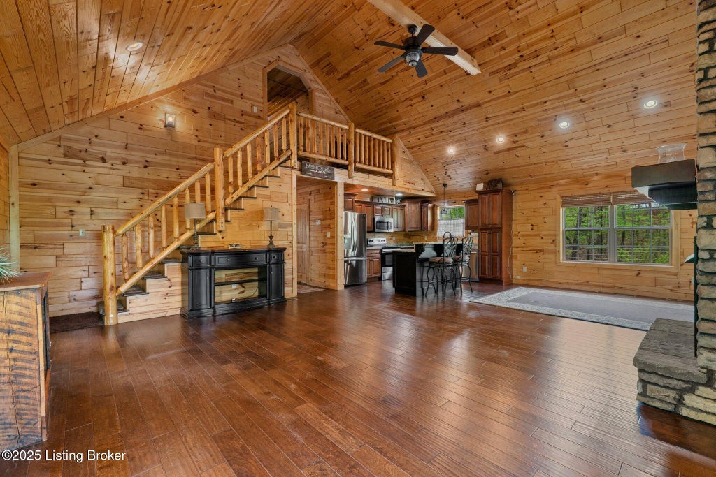 Photo of 207 Ironwood Dr, Bee Spring, KY 42207 (MLS # 1720599)