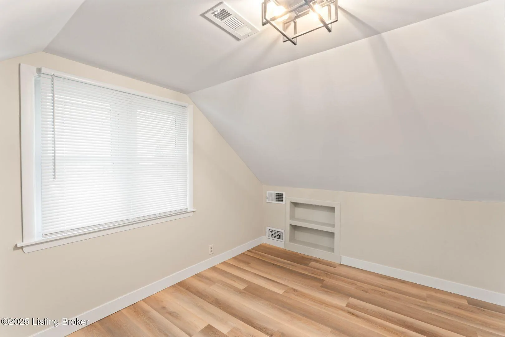 Louisville, Kentucky 40217, United States, 3 Bedrooms Bedrooms, ,2 BathroomsBathrooms,Residential,Active,228771