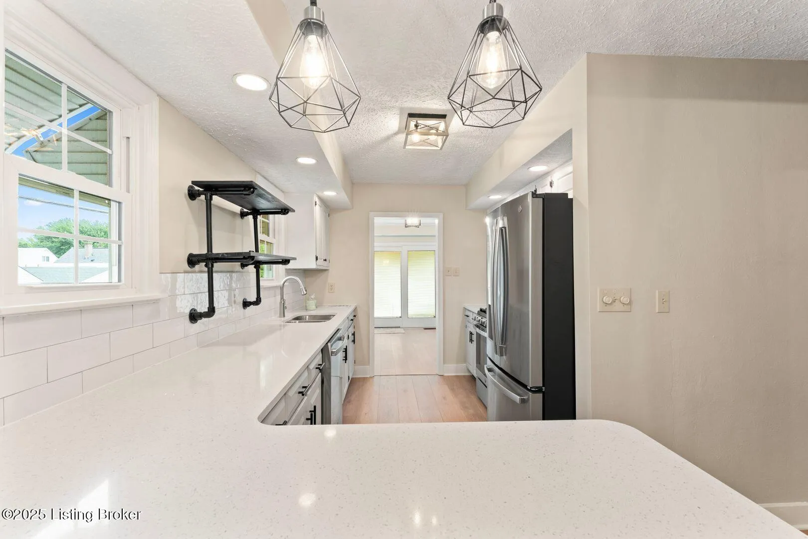 Louisville, Kentucky 40217, United States, 3 Bedrooms Bedrooms, ,2 BathroomsBathrooms,Residential,Active,228771