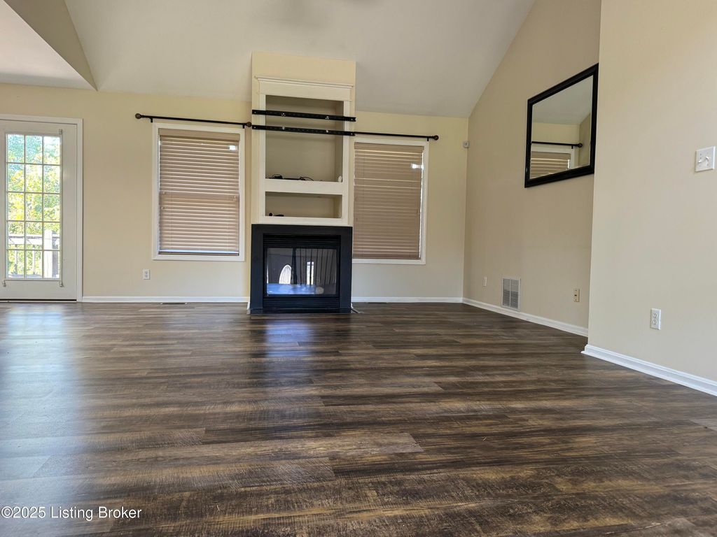 Photo of 7507 Braeburn Cir, Louisville, KY 40228 (MLS # 1700512)