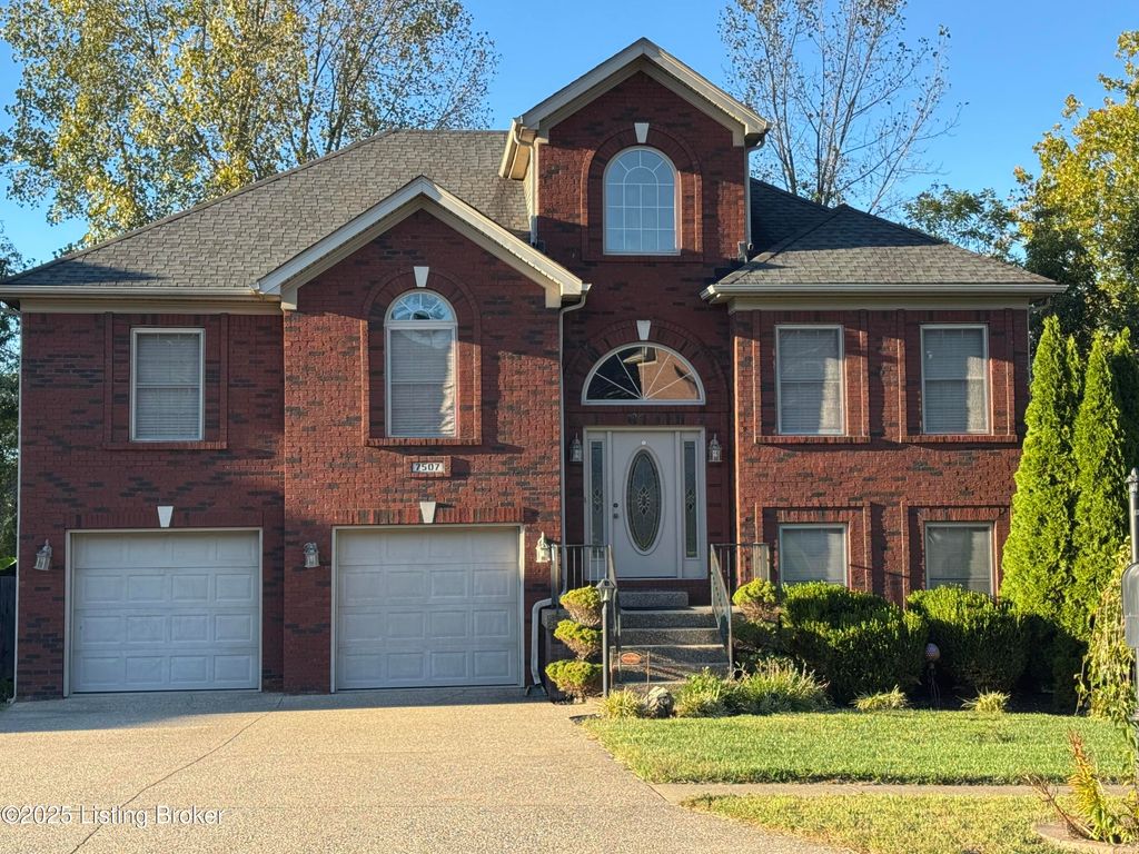 Photo of 7507 Braeburn Cir, Louisville, KY 40228 (MLS # 1700512)