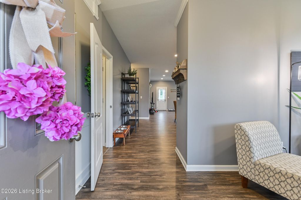 Photo of 11883 Trottingham Cir, Louisville, KY 40299 (MLS # 1716948)