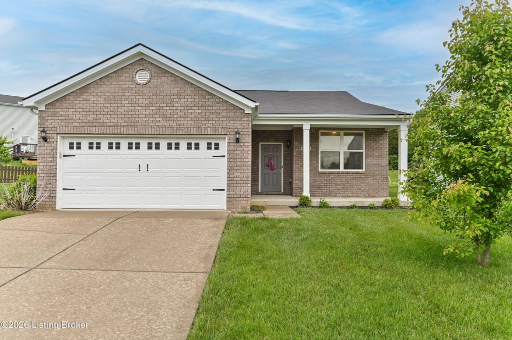 Photo of 11883 Trottingham Cir, Louisville, KY 40299 (MLS # 1716948)