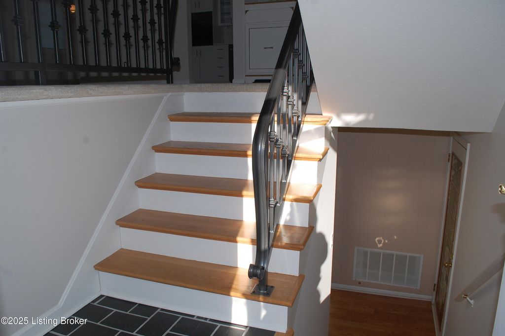 Photo of 803 Vannah Ave, Louisville, KY 40223 (MLS # 1704740)