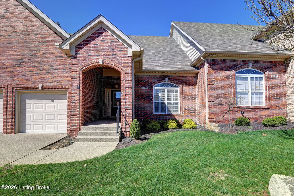 Photo of 3336 Ridge Brook Cir, Louisville, KY 40245 (MLS # 1714204)