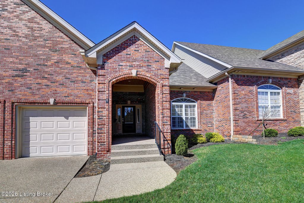 Photo of 3336 Ridge Brook Cir, Louisville, KY 40245 (MLS # 1714204)