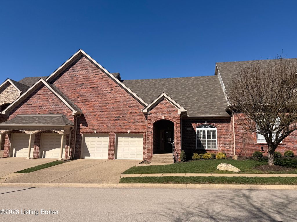 Photo of 3336 Ridge Brook Cir, Louisville, KY 40245 (MLS # 1714204)