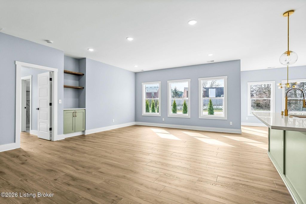 Photo of 1100 Silvercrest Ln, Louisville, KY 40223 (MLS # 1711348)