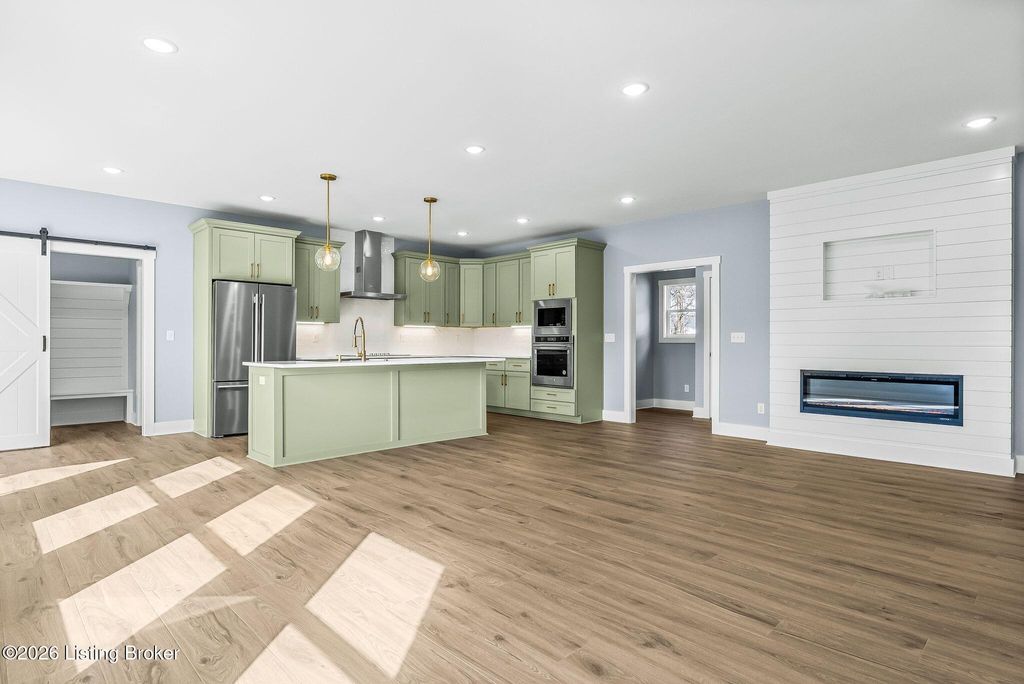 Photo of 1100 Silvercrest Ln, Louisville, KY 40223 (MLS # 1711348)