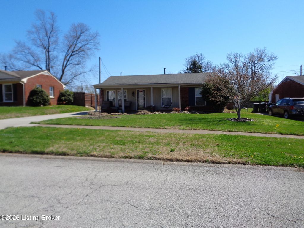 Photo of 2705 Llandovery Dr, Louisville, KY 40299 (MLS # 1712359)