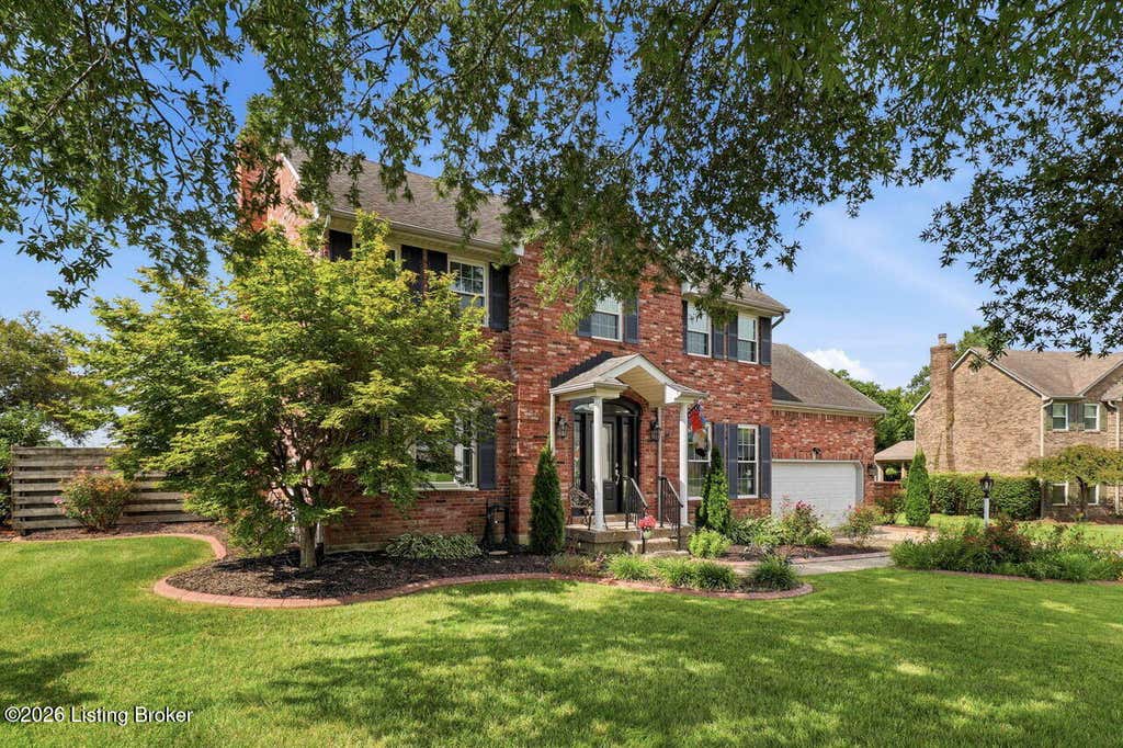 Photo of 1037 Cobblestone Cir, Shepherdsville, KY 40165 (MLS # 1725896)