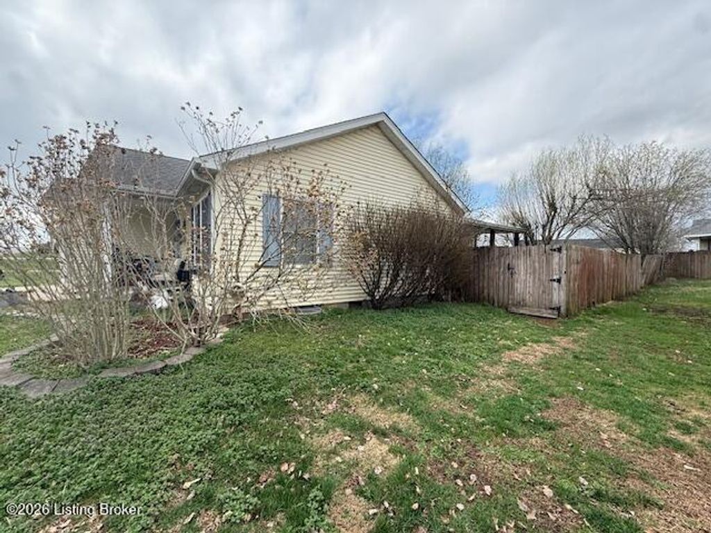 Photo of 27 Howard Dr, Brandenburg, KY 40108 (MLS # 1722168)