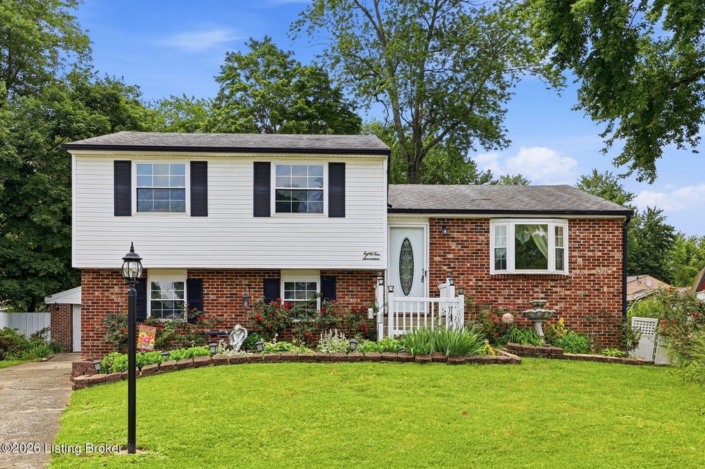 Photo of 8417 Calm Ln, Louisville, KY 40219 (MLS # 1727964)