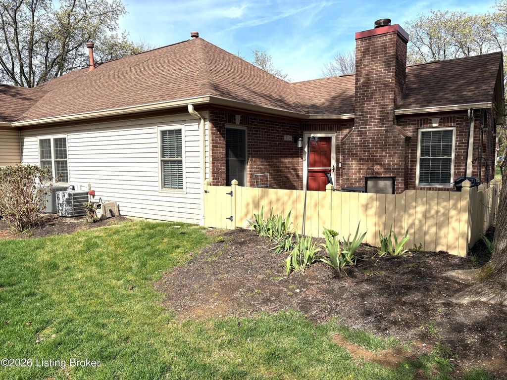 Photo of 3214 Graystone Manor Pkwy, Louisville, KY 40241 (MLS # 1712653)
