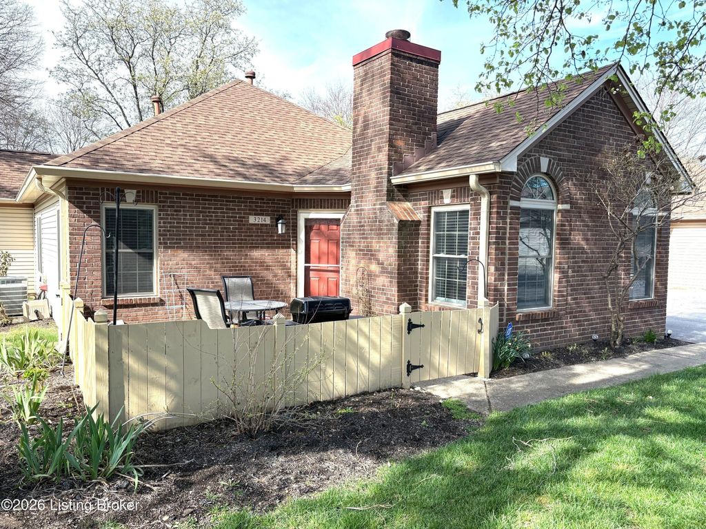 Photo of 3214 Graystone Manor Pkwy, Louisville, KY 40241 (MLS # 1712653)