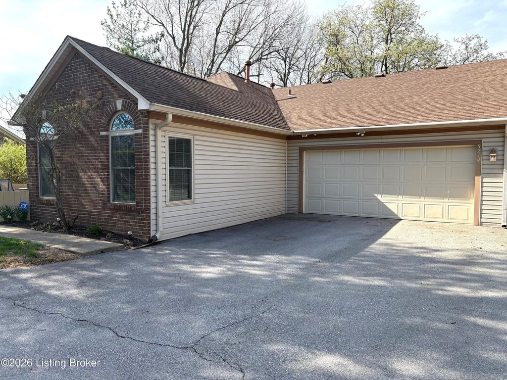 Photo of 3214 Graystone Manor Pkwy, Louisville, KY 40241 (MLS # 1712653)