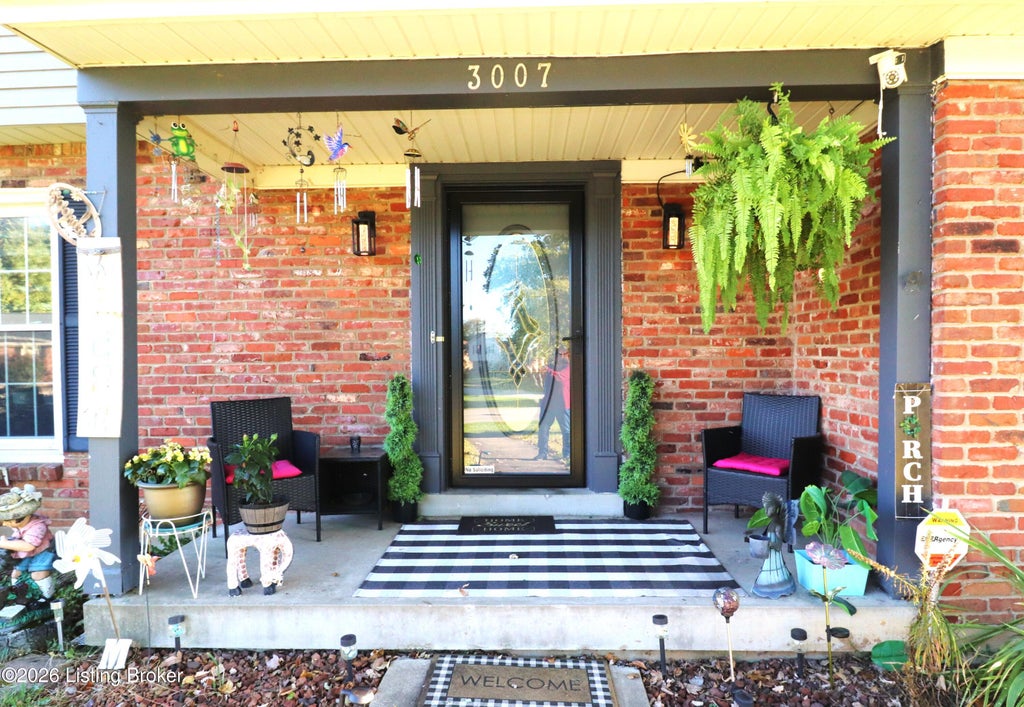 Photo of 3007 Gleeson Ln, Jeffersontown, KY 40299 (MLS # 1732611)