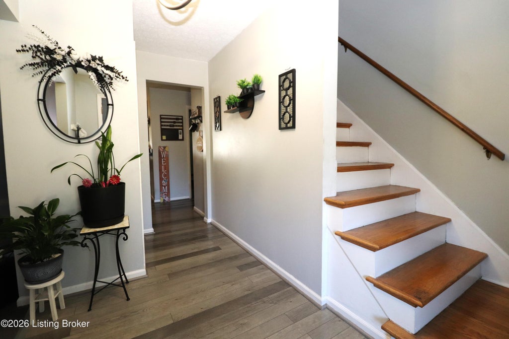 Photo of 3007 Gleeson Ln, Jeffersontown, KY 40299 (MLS # 1732611)