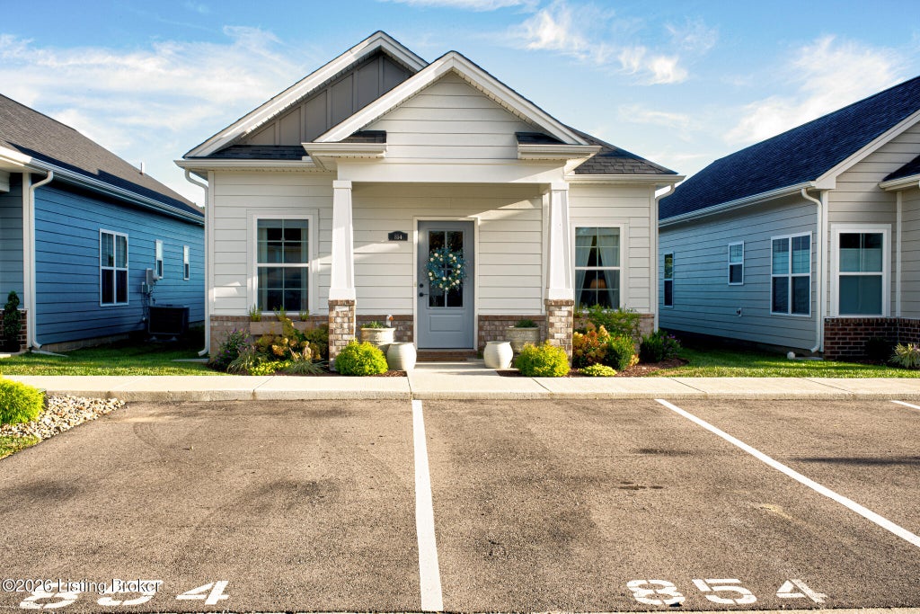Photo of 854 Rosemary Ln, La Grange, KY 40031 (MLS # 1730206)