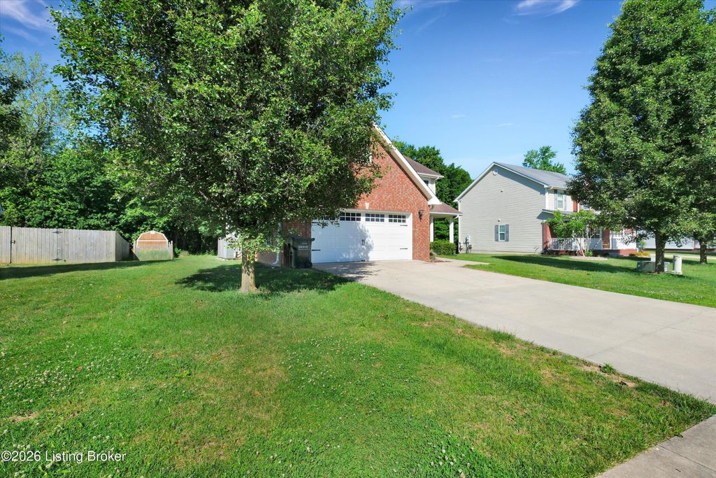 Photo of 132 W Mandarin Ct, Elizabethtown, KY 42701 (MLS # 1717326)