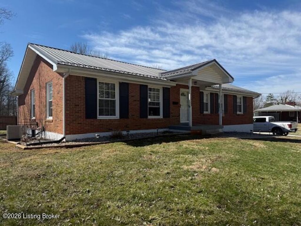 Photo of 272 Lakeview Dr, Brandenburg, KY 40108 (MLS # 1710204)