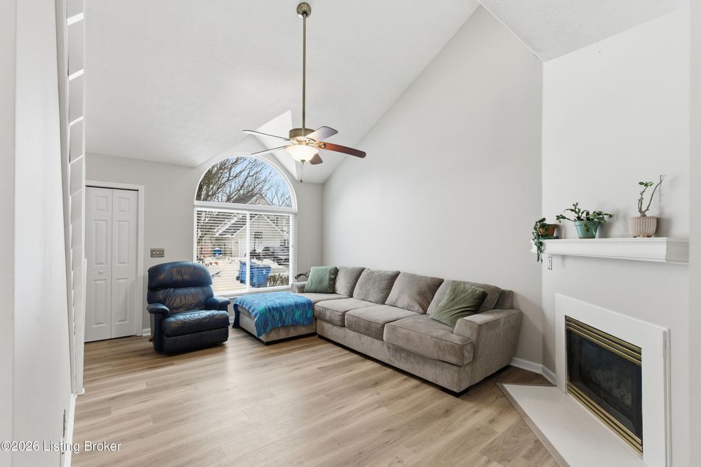 Photo of 5146 Bell Ave, Shelbyville, KY 40065 (MLS # 1708421)