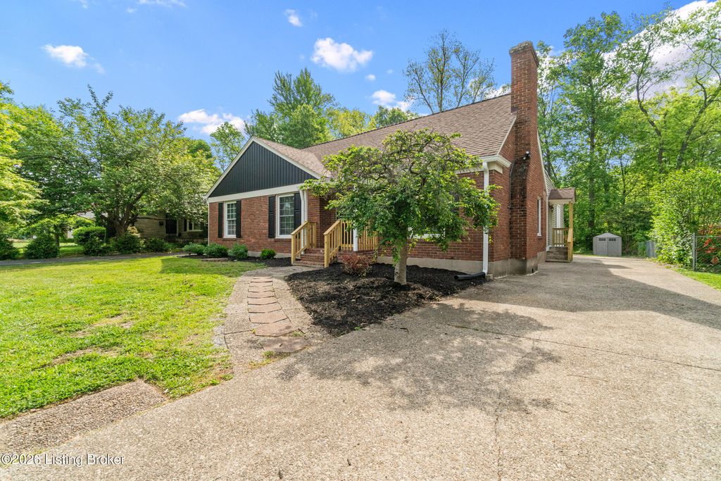 Photo of 4629 Beaver Rd, Bellewood, KY 40207 (MLS # 1715587)
