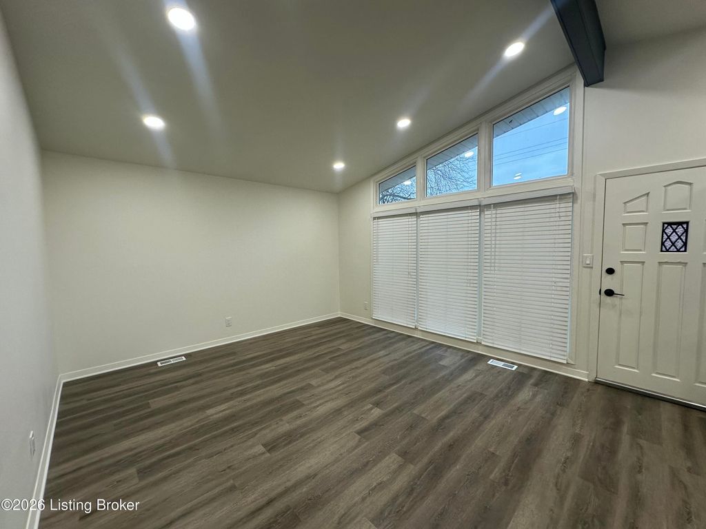 Photo of 4806 Mid Dr, Louisville, KY 40272 (MLS # 1706467)