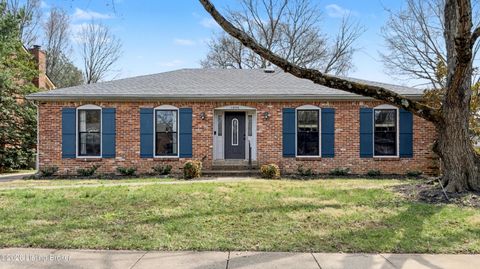 Photo of 1304 Holsworth Ln, Louisville, KY 40222 (MLS # 1712783)
