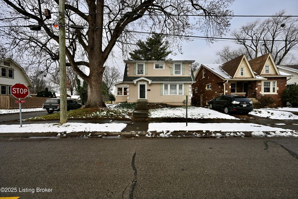 Photo of 837 Reading Rd, Louisville, KY 40217 (MLS # 1705421)