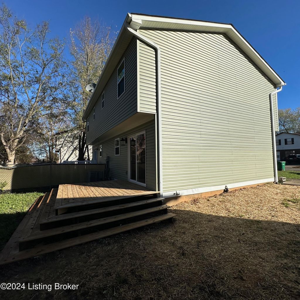 Photo of 744 Brian Ct, Radcliff, KY 40160 (MLS # 1704371)