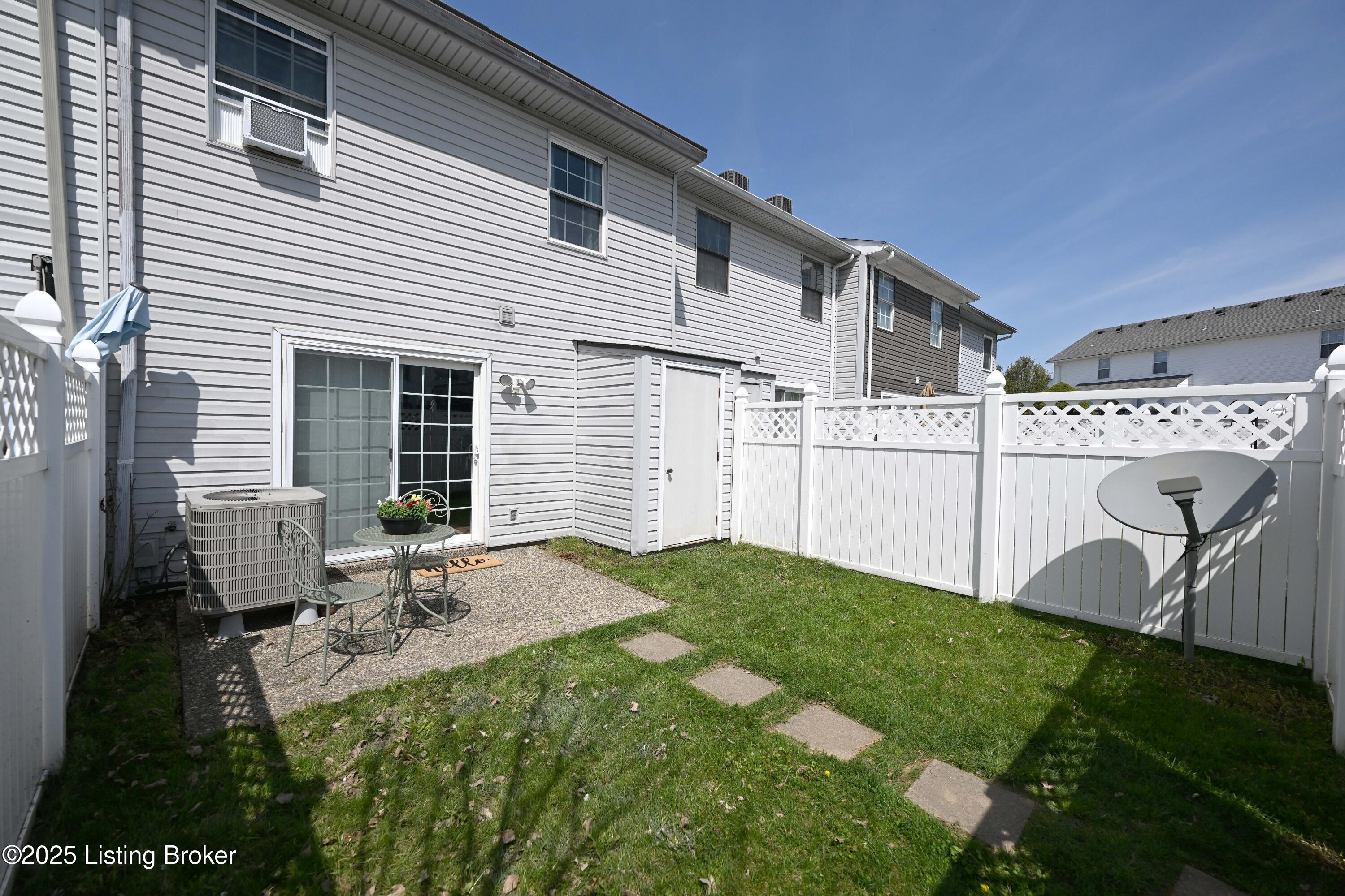 5507 Delmaria Way, Louisville, Pennsylvania image 3