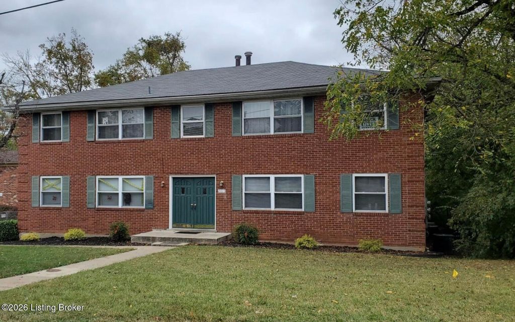 Photo of 2013 Terril Ln, Louisville, KY 40218 (MLS # 1712132)