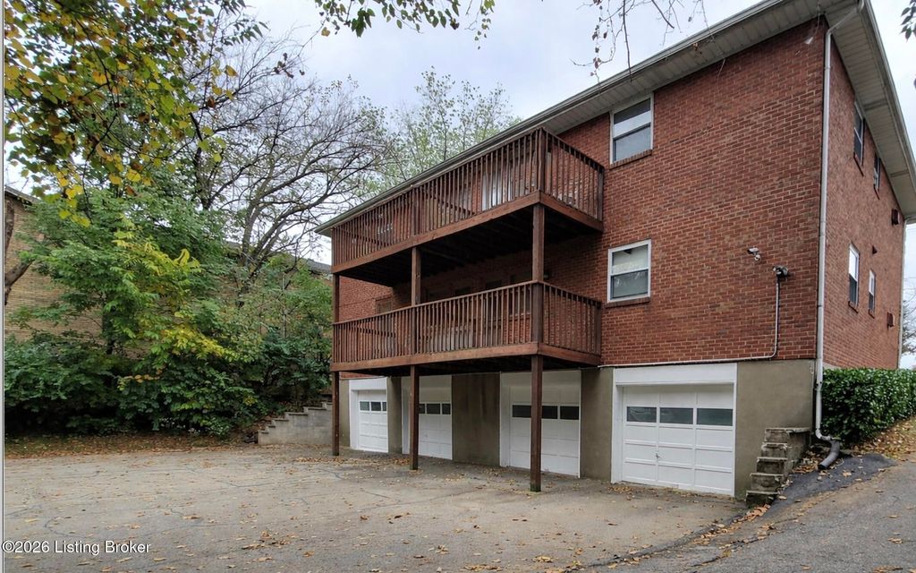 Photo of 2013 Terril Ln, Louisville, KY 40218 (MLS # 1712132)