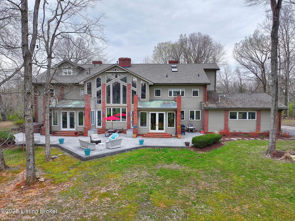 Photo of 4226 Dolphin Rd, Louisville, KY 40220 (MLS # 1709045)