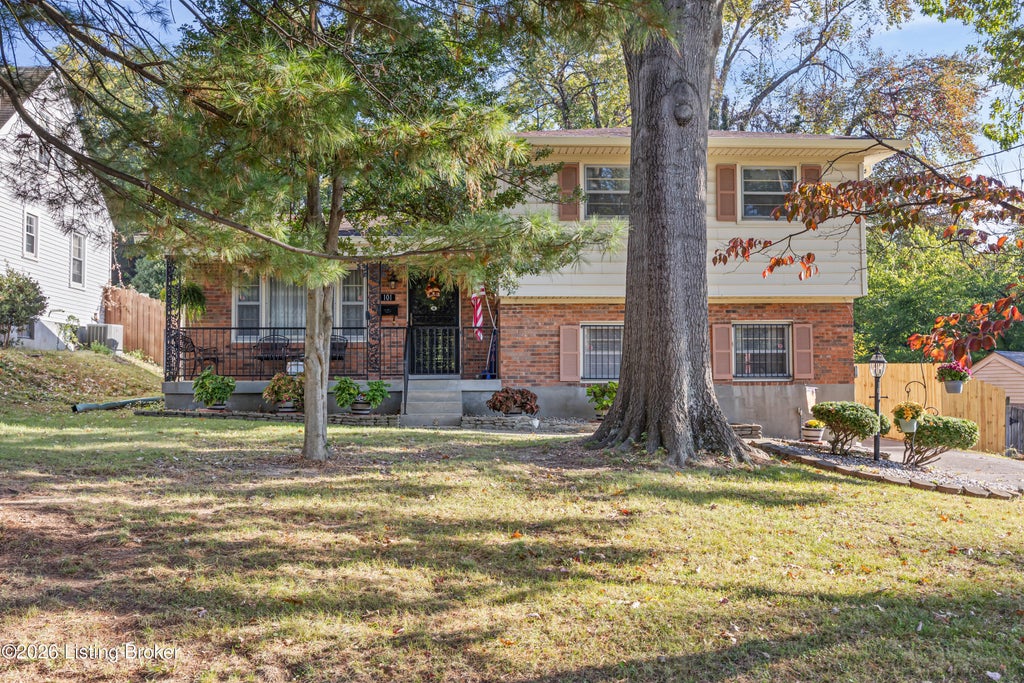 Photo of 101 Woodmore Ave, Louisville, KY 40214 (MLS # 1732727)
