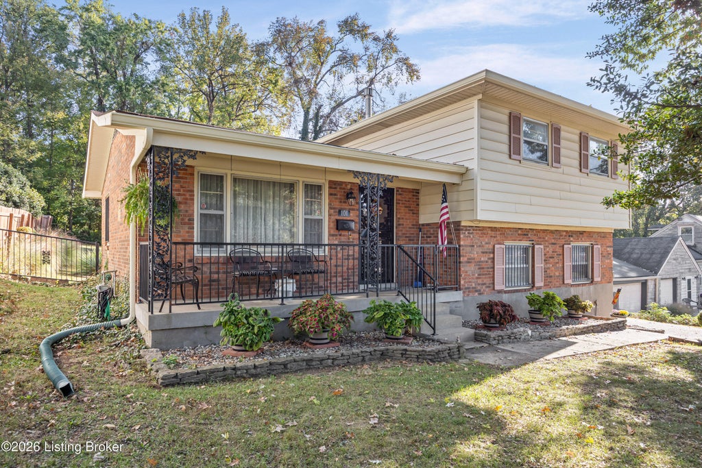 Photo of 101 Woodmore Ave, Louisville, KY 40214 (MLS # 1732727)