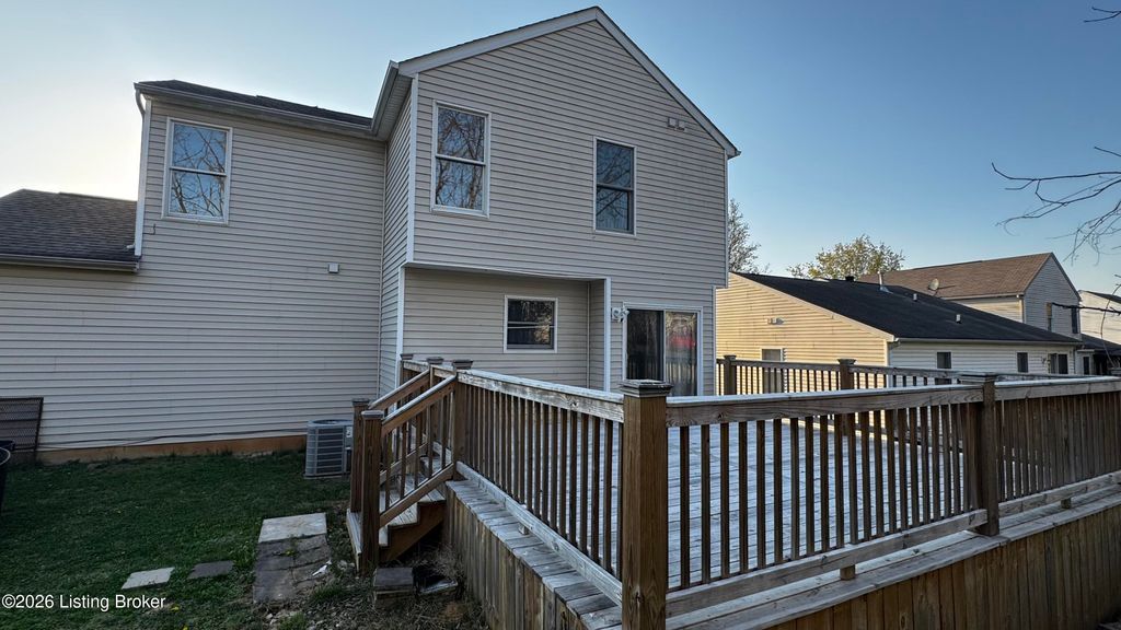 Photo of 9921 River Trail Dr, Louisville, KY 40229 (MLS # 1712751)