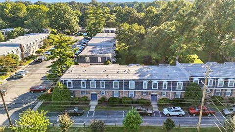 Photo of 521 Zorn Ave #APT H4, Louisville, KY 40206 (MLS # 1700022)