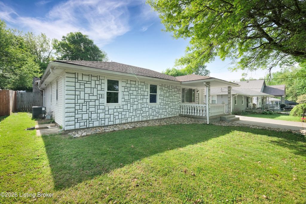 Photo of 6907 Triangle Dr, Louisville, KY 40214 (MLS # 1714949)