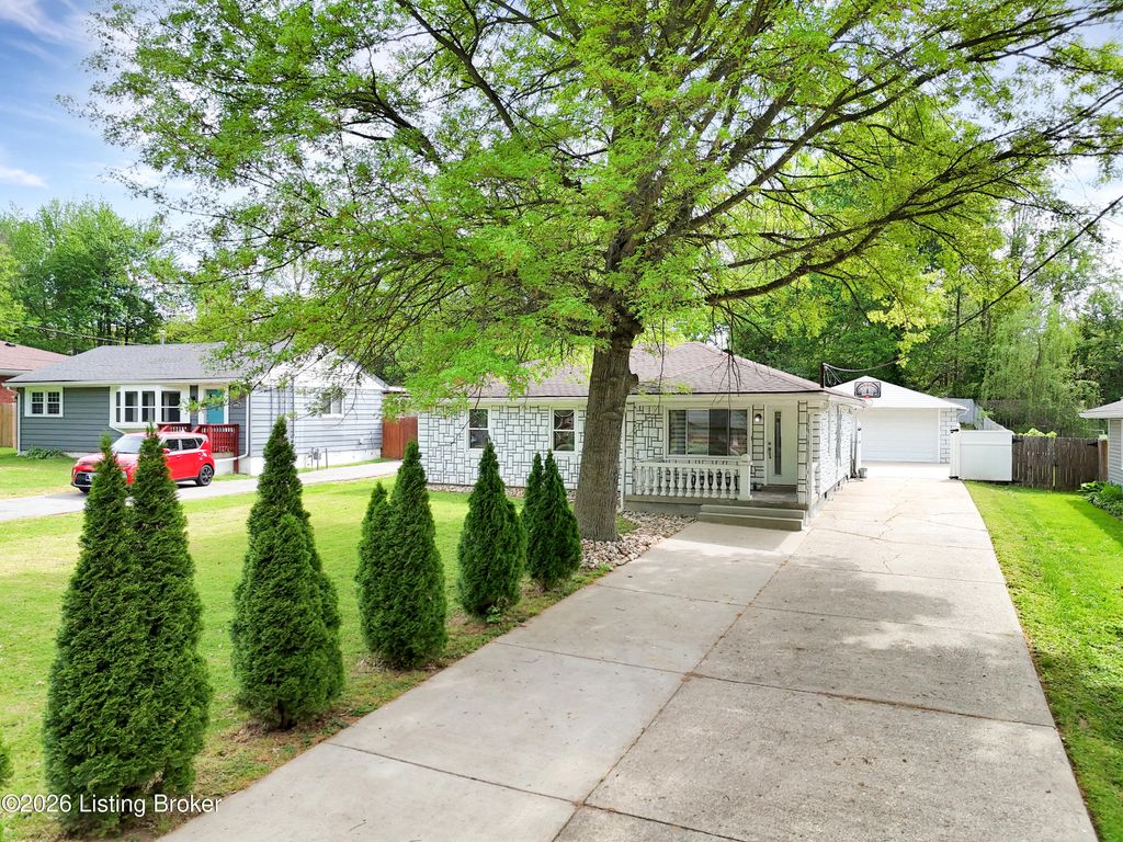 Photo of 6907 Triangle Dr, Louisville, KY 40214 (MLS # 1714949)